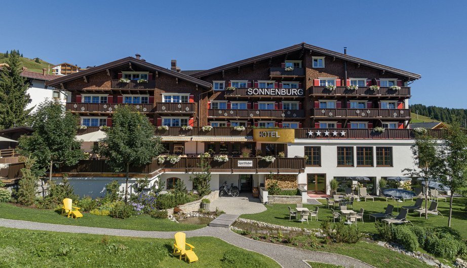 hug hotel from the outside